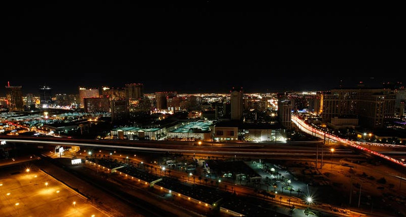Illustration for article titled The Las Vegas Strip, Before and During Earth Hour
